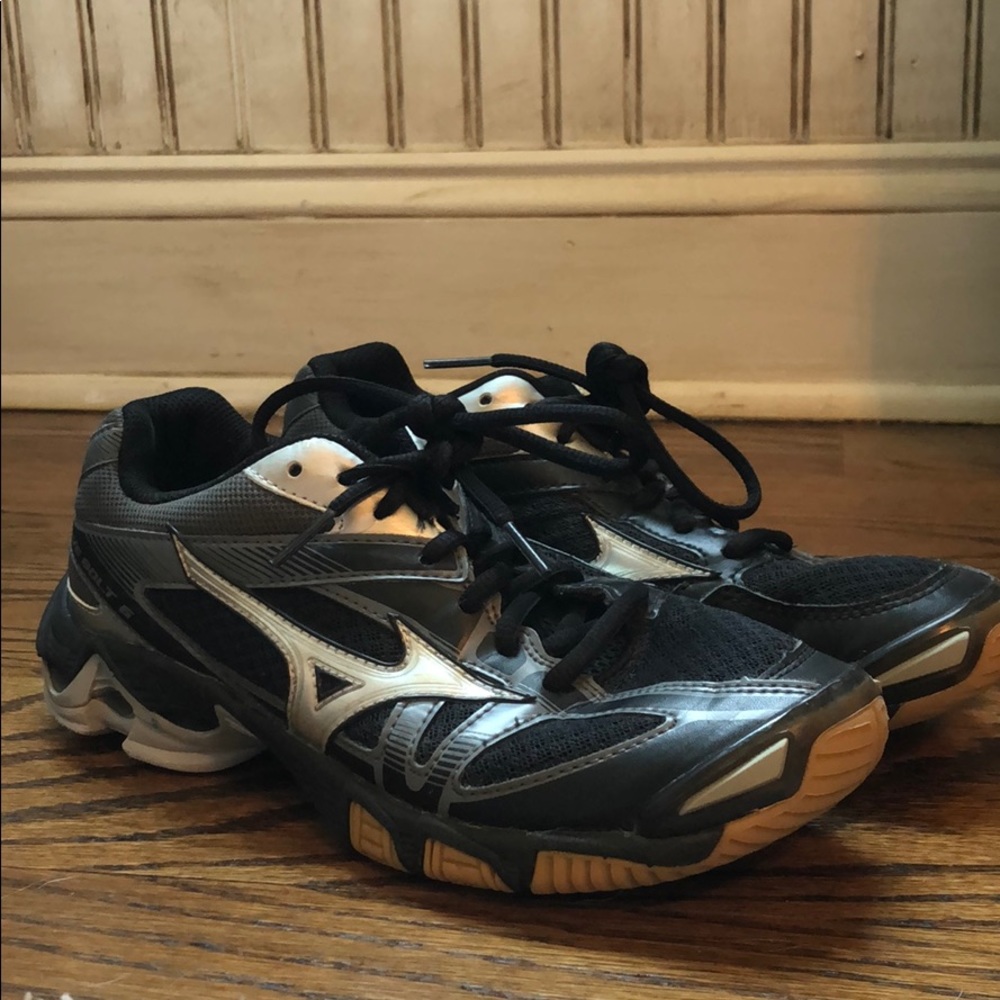 Mizuno volleyball shoes